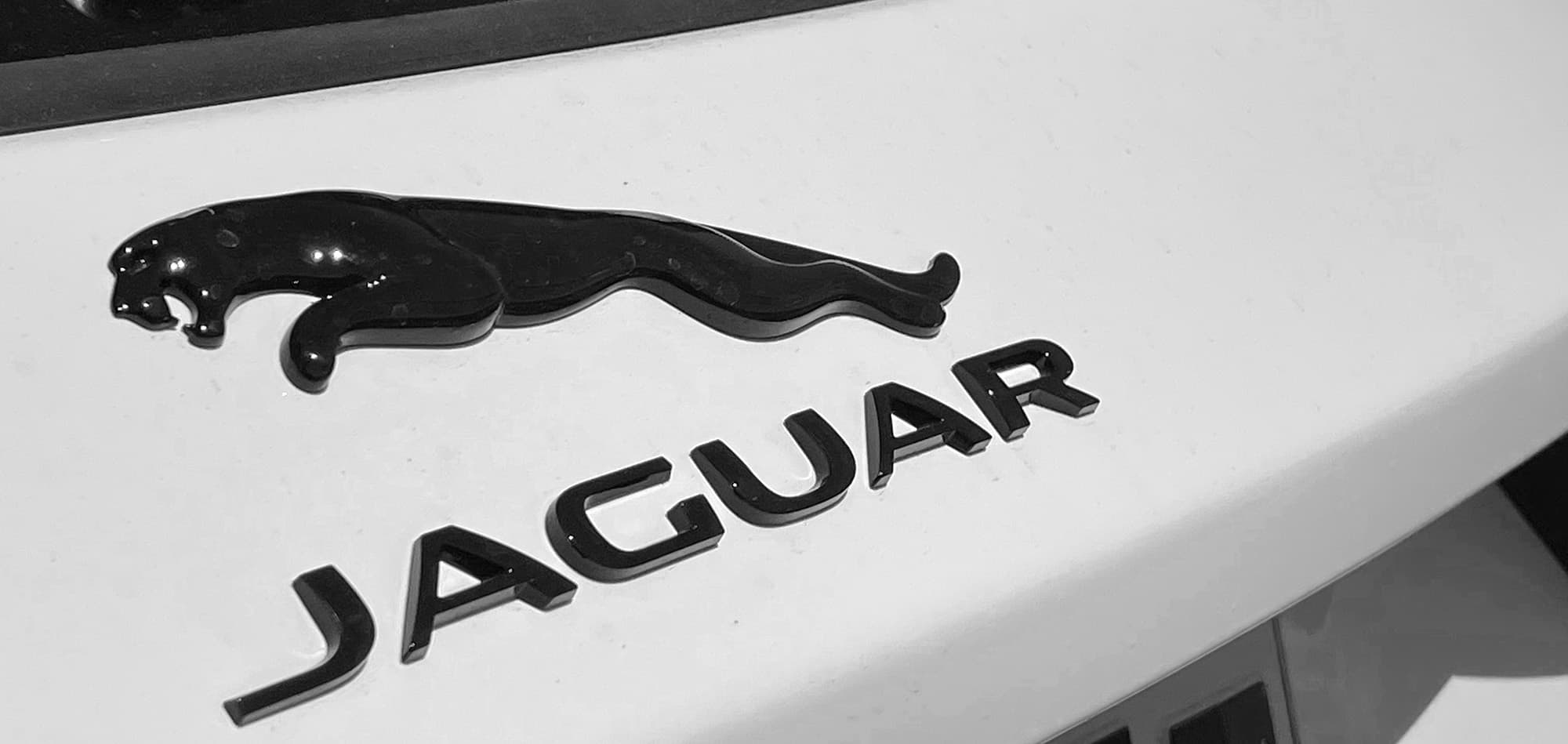 jaguar-epace-phev-bw-leaper